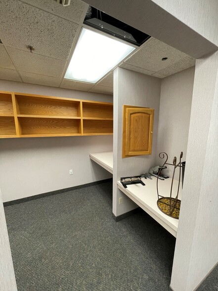 More Photos Of 207 Quaker Ln, West Warwick Office For Lease