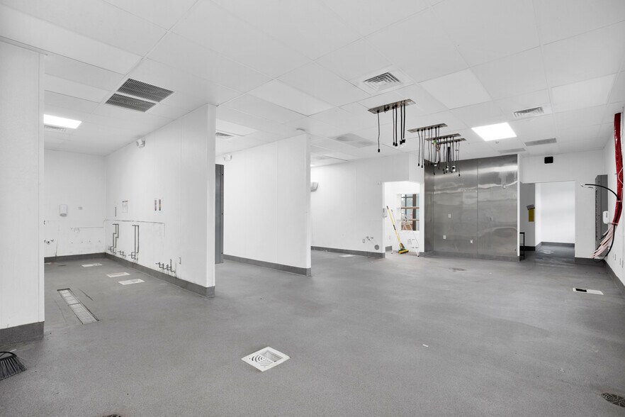 More Photos Of 507 W 3rd St, Pembroke Fast Food For Sale