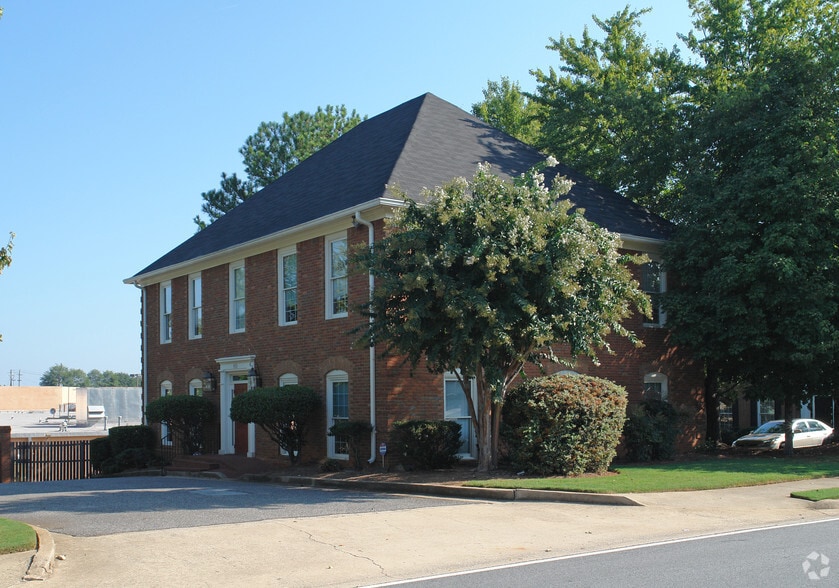 More Photos Of 610 Colonial Park Dr, Roswell Medical For Lease