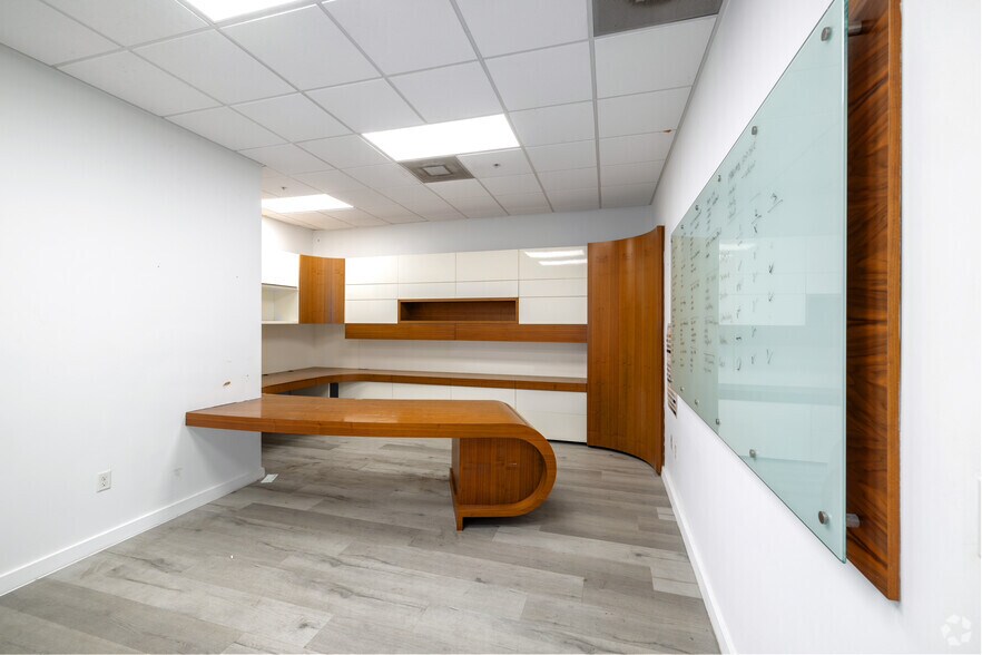 More Photos Of 5240-5260 NW 167th St, Hialeah Warehouse For Lease