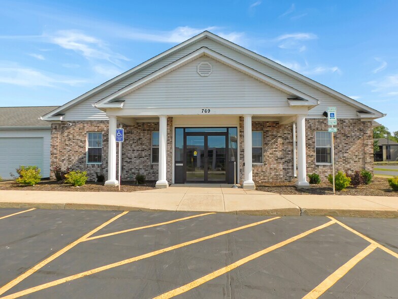 More Photos Of 769 N Blackhawk Blvd, Rockton Office For Lease