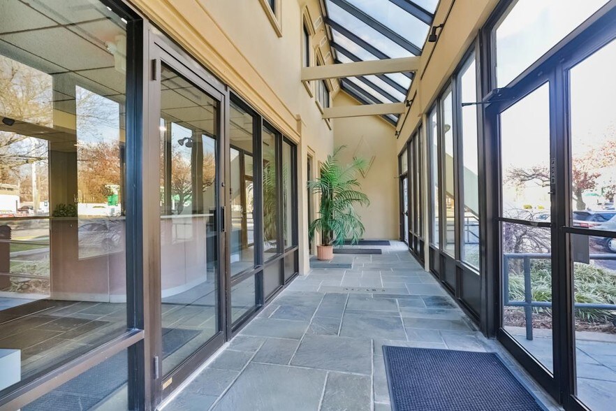 More Photos Of 200 Carleton Ave, East Islip Office For Lease