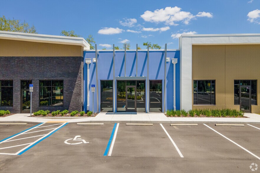 More Photos Of 1675 W Broadway St, Oviedo Medical For Lease