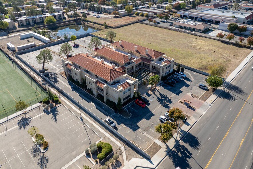 More Photos Of 3166 E Palmdale Blvd, Palmdale Office For Sale