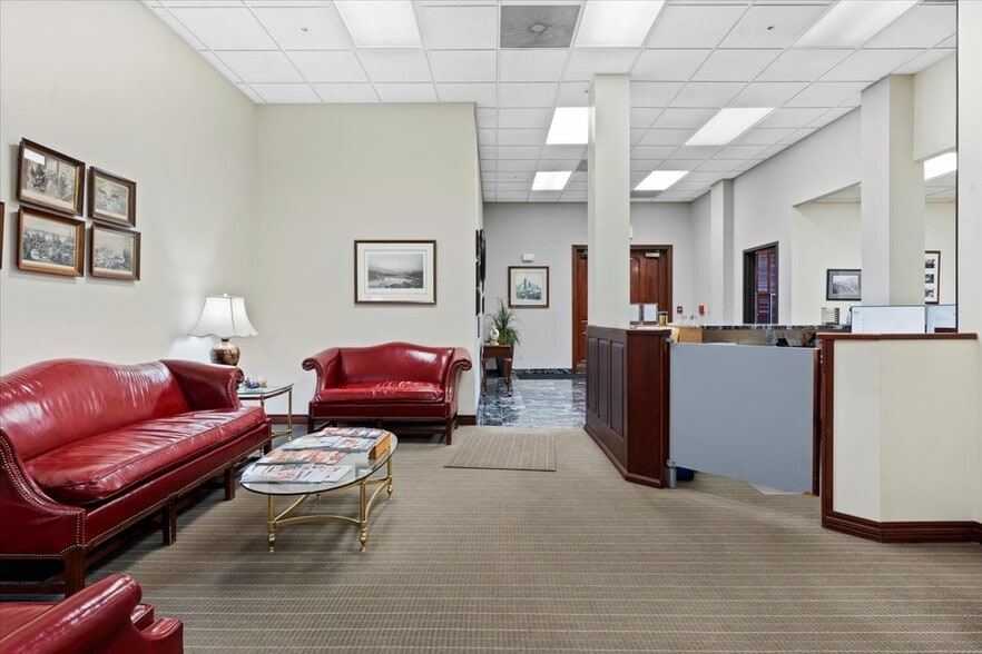 More Photos Of 200 S 6th St, Springfield Office For Lease