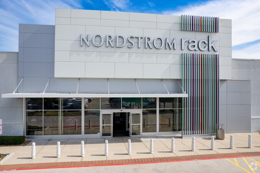 More Photos Of 2000 Willowbrook Mall, Houston Unknown For Lease