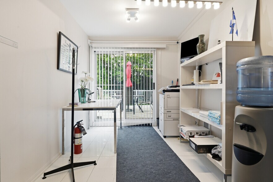 More Photos Of 61 Ch De Lavaltrie, Lavaltrie Office For Sale