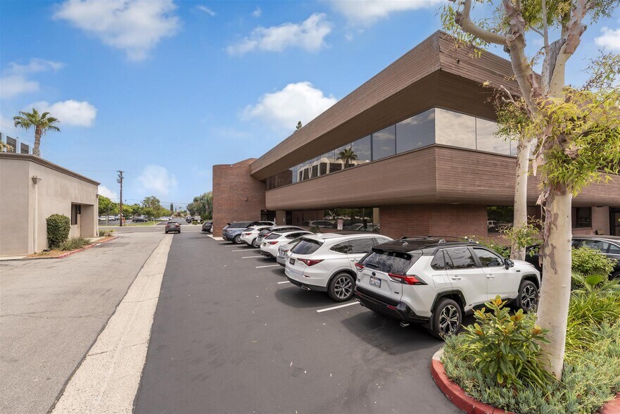 More Photos Of 720 N Tustin Ave, Santa Ana Medical For Lease