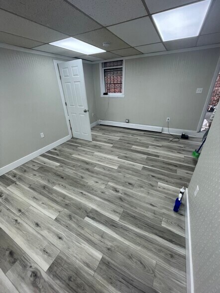 More Photos Of 157 Smith St, Newark Storefront Retail Office For Sale