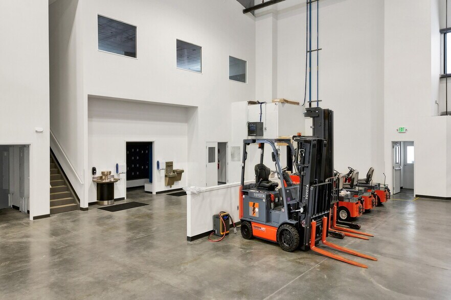 More Photos Of 5463 Pacific Fern Dr, Ferndale Manufacturing For Sale