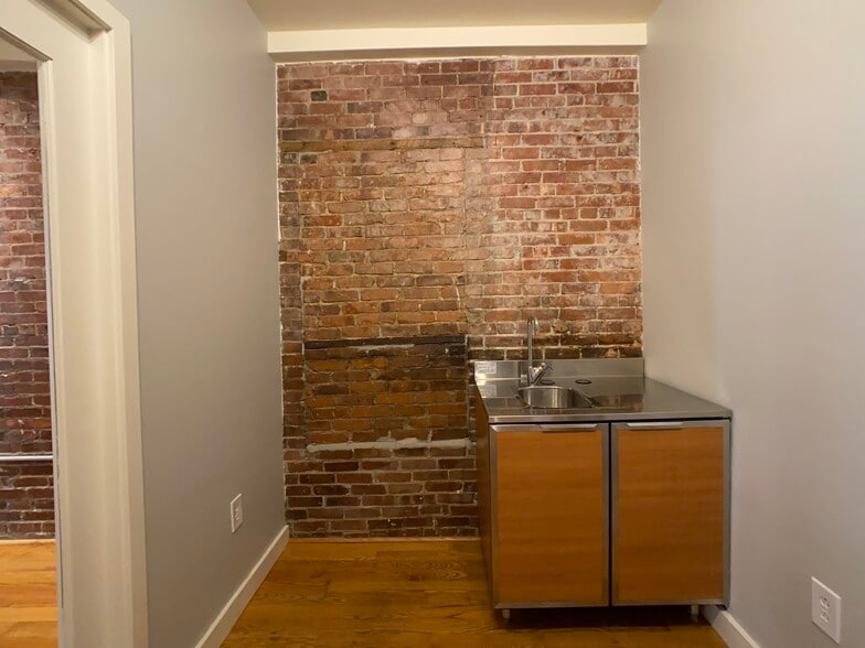 More Photos Of 93-97 Clemence St, Providence Office Residential For Lease