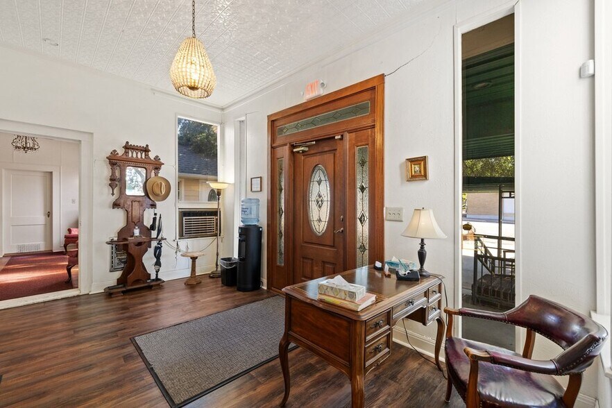 More Photos Of 503 Talbot St, Taylor Funeral Home For Sale