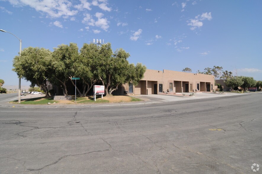 More Photos Of 401 W Radio Rd, Palm Springs Service For Lease