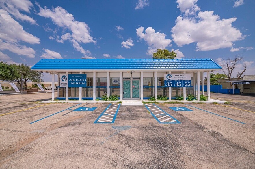 More Photos Of 2201 E 8th St, Odessa Office For Sale