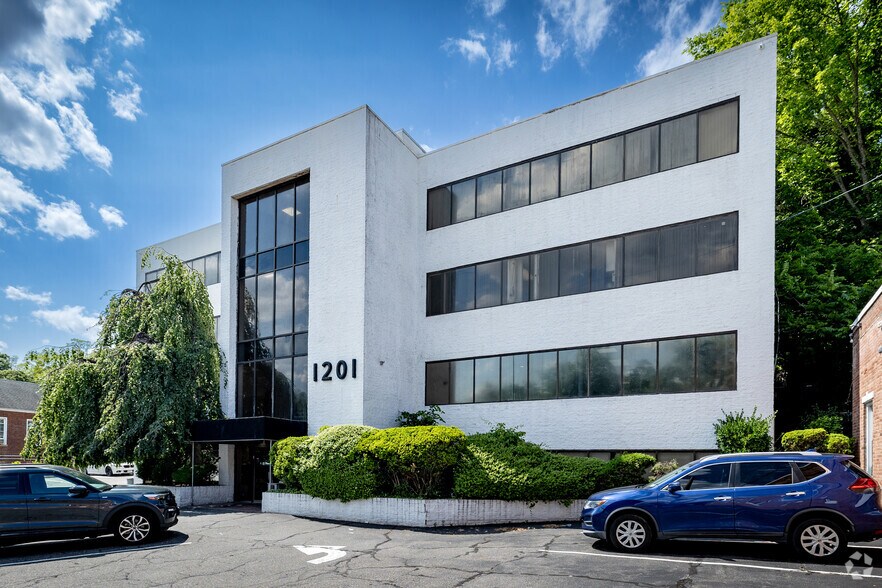 More Photos Of 1201 Northern Blvd, Manhasset Medical For Lease