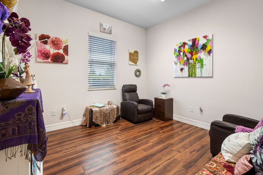 More Photos Of 934 Cypress Village Blvd, Sun City Center Office For Sale