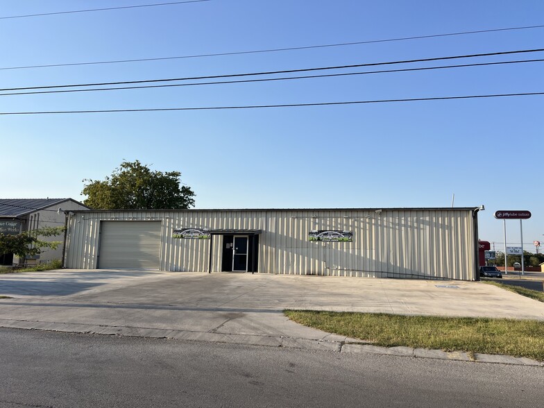 Primary Photo Of 118 Trade Center Dr, New Braunfels Warehouse For Lease