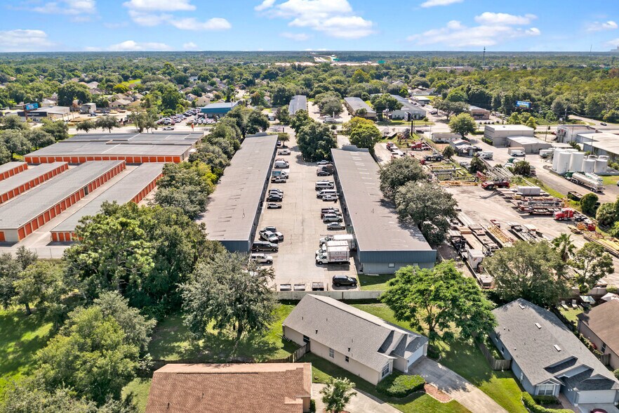 More Photos Of 214 N Goldenrod Rd, Orlando Light Manufacturing For Lease
