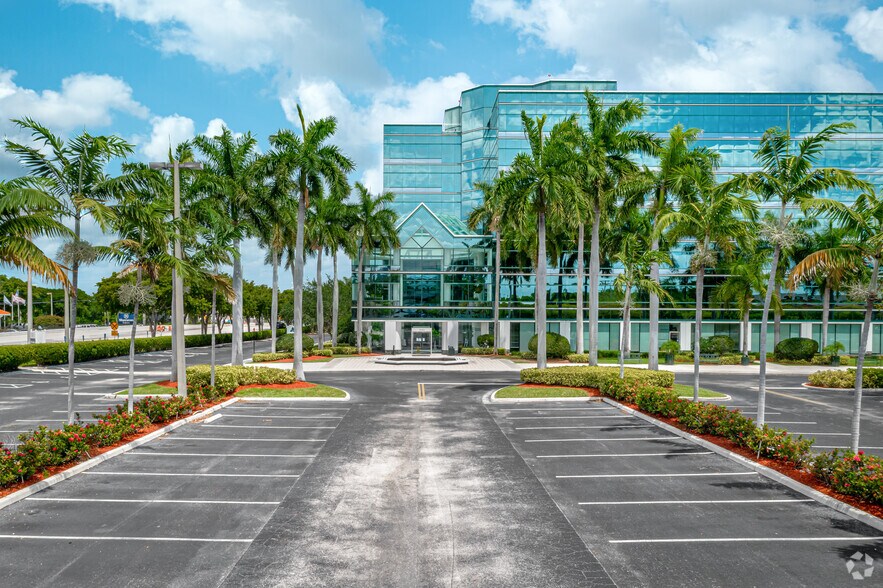 More Photos Of 500 W Cypress Creek Rd, Fort Lauderdale Office For Lease