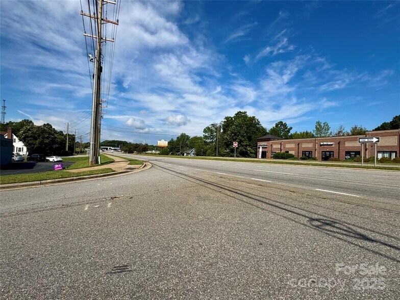 More Photos Of 110 Charleston Dr, Mooresville Office For Sale