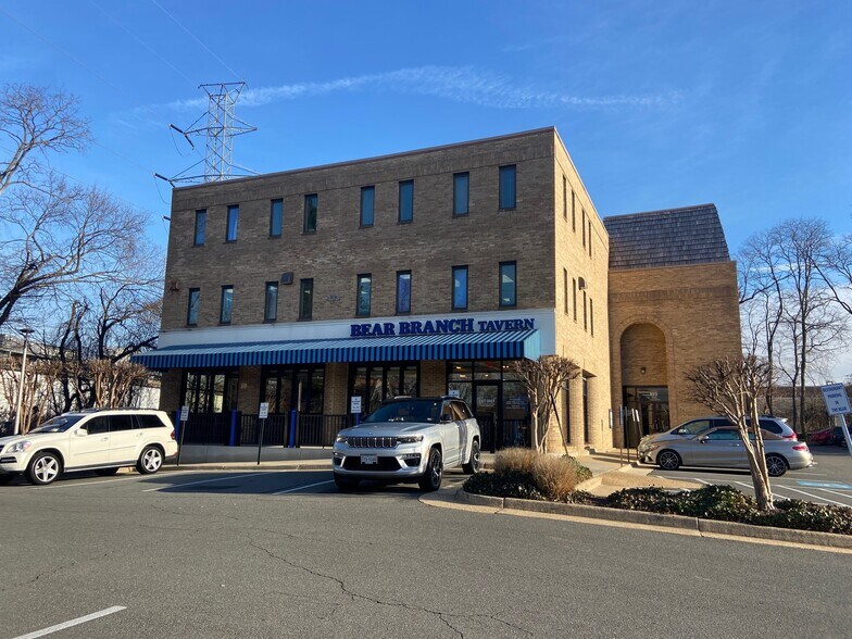 Primary Photo Of 133 Maple Ave E, Vienna Medical For Lease