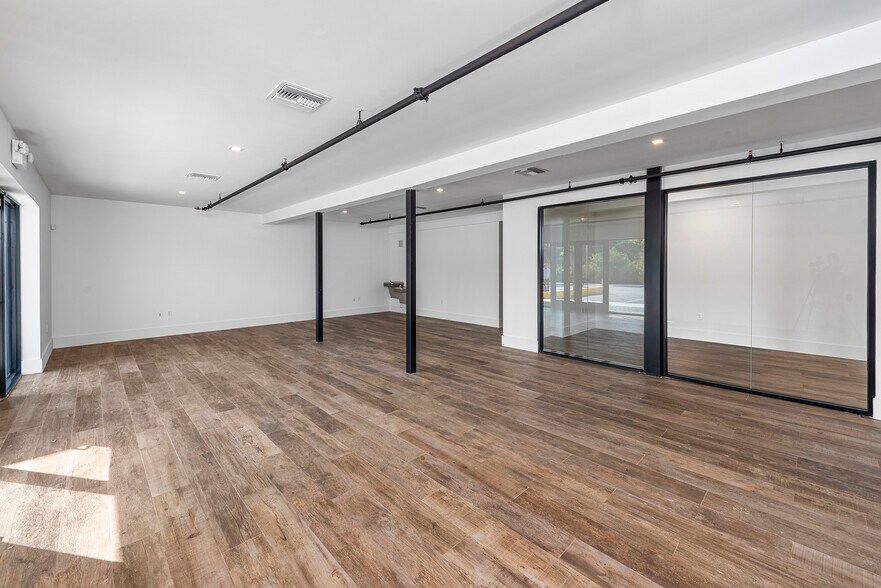 More Photos Of 1954 N 30th Rd, Hollywood Office For Lease