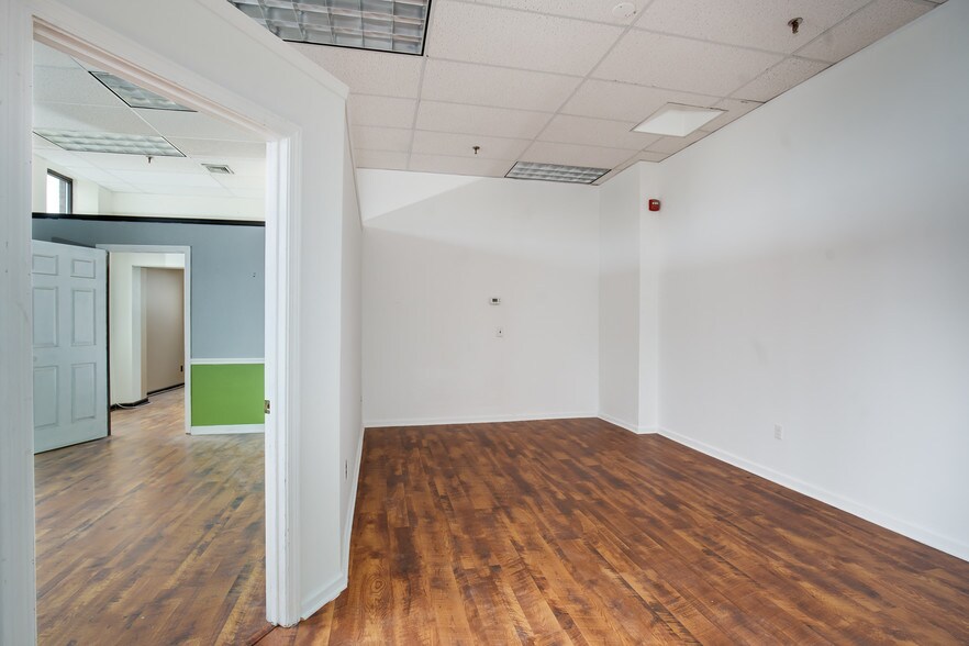More Photos Of 112 Main St, Putnam Storefront Retail Office For Lease