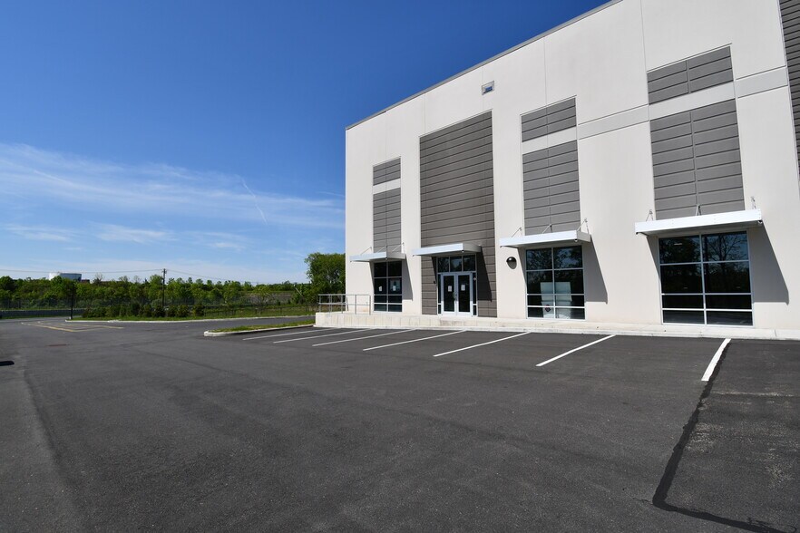 More Photos Of 124 Route 17K, Newburgh Distribution For Lease