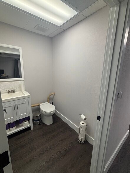 More Photos Of 2900 Bristol St, Costa Mesa Office For Sale