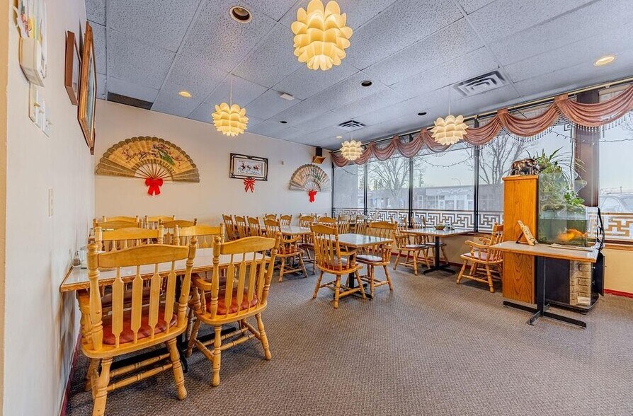 More Photos Of 34 Athabasca Av, Devon Storefront For Sale