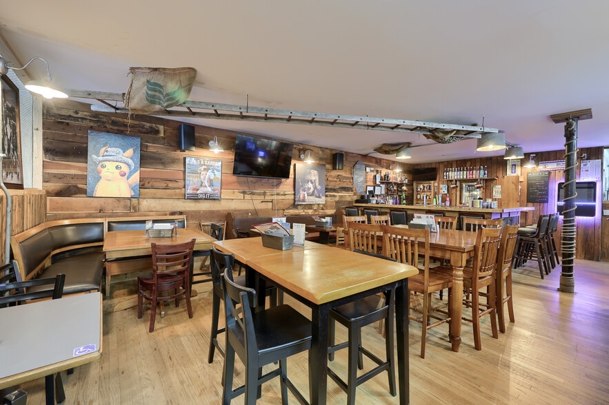 More Photos Of 157 E Broadway, Red Lion Restaurant For Sale