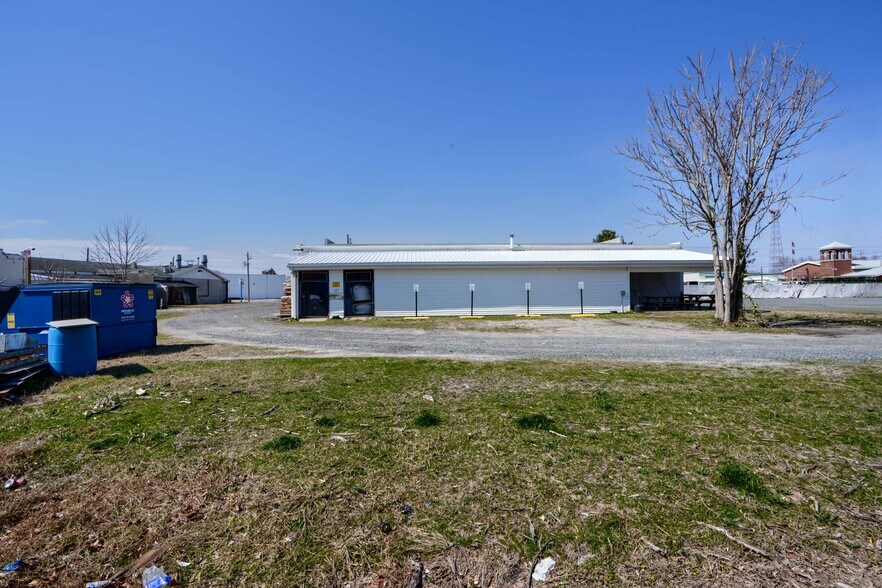 More Photos Of 712 Brown St, Salisbury Auto Repair For Sale