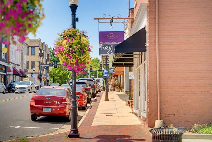More Photos Of 329 W Main St, Waynesboro Restaurant For Sale