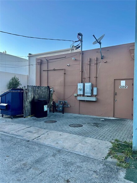 More Photos Of 2022 Hollywood Blvd, Hollywood Restaurant For Sale