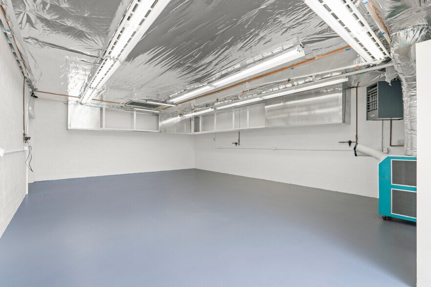 More Photos Of 916 Center St, San Carlos Warehouse For Sale