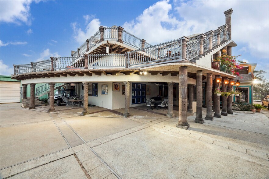 More Photos Of 614 Pine Gully Rd, Seabrook Apartments For Sale