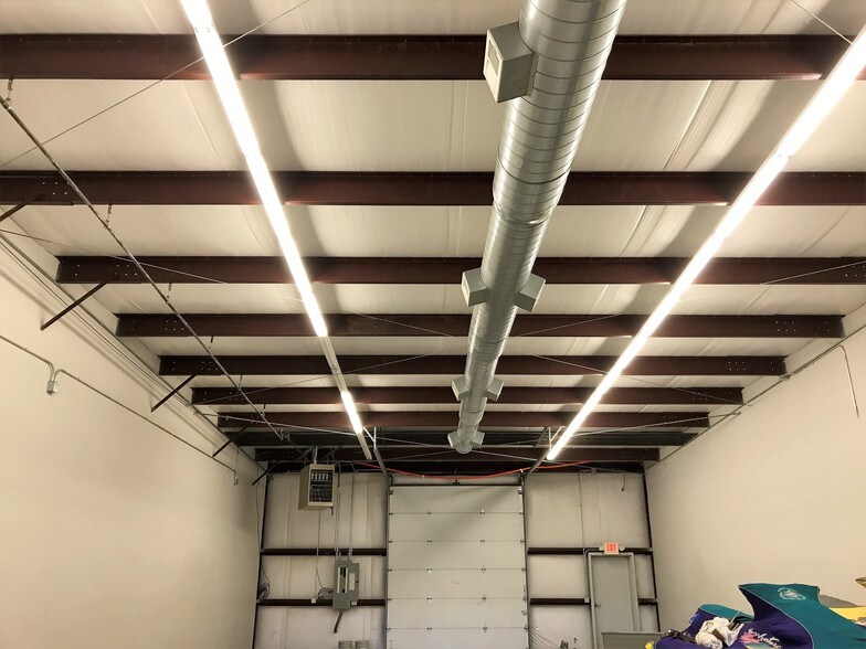 More Photos Of 7330 W 33rd St, Wichita Flex For Lease