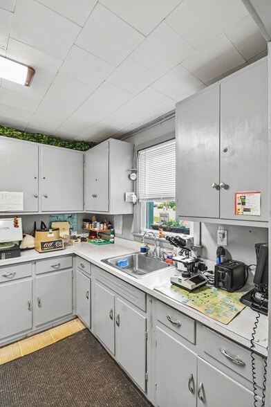 More Photos Of 317 Highway 35 N, Neptune City Veterinarian Kennel For Sale