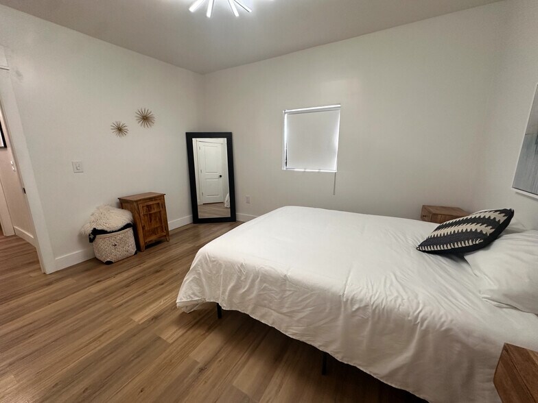 More Photos Of 2709 Westerville Rd, Columbus Light Manufacturing For Sale