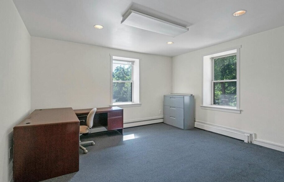 More Photos Of 29 Haines Rd, Bedford Hills Loft Creative Space For Lease