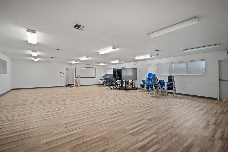 More Photos Of 5942 Portal Way, Ferndale Loft Creative Space For Lease