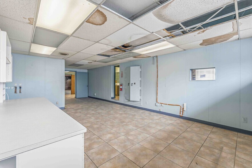 More Photos Of 2053 13th St, Sarasota Warehouse For Lease