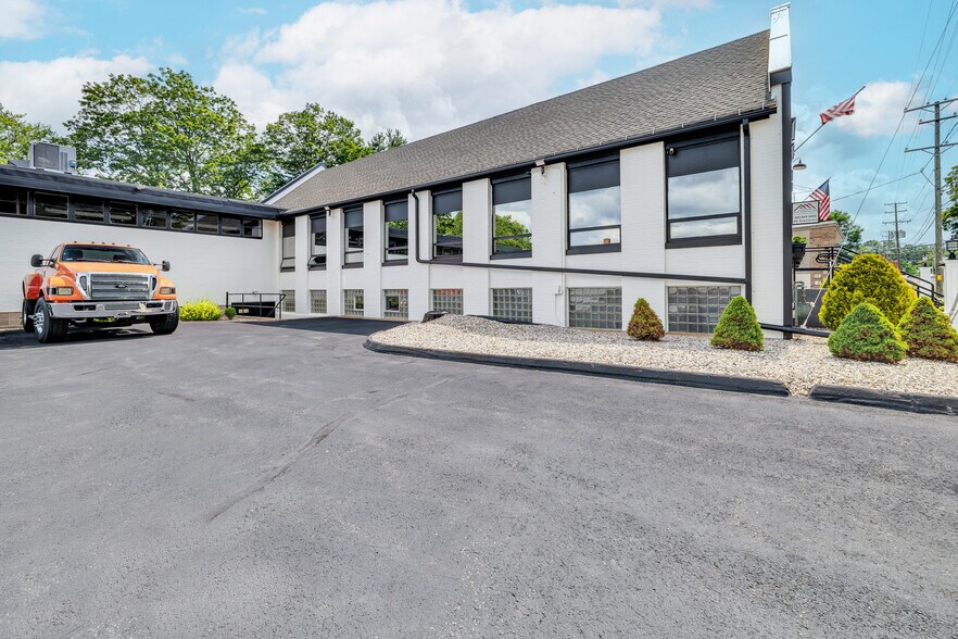 Primary Photo Of 300 Riverside Ave, Bristol Manufacturing For Sale