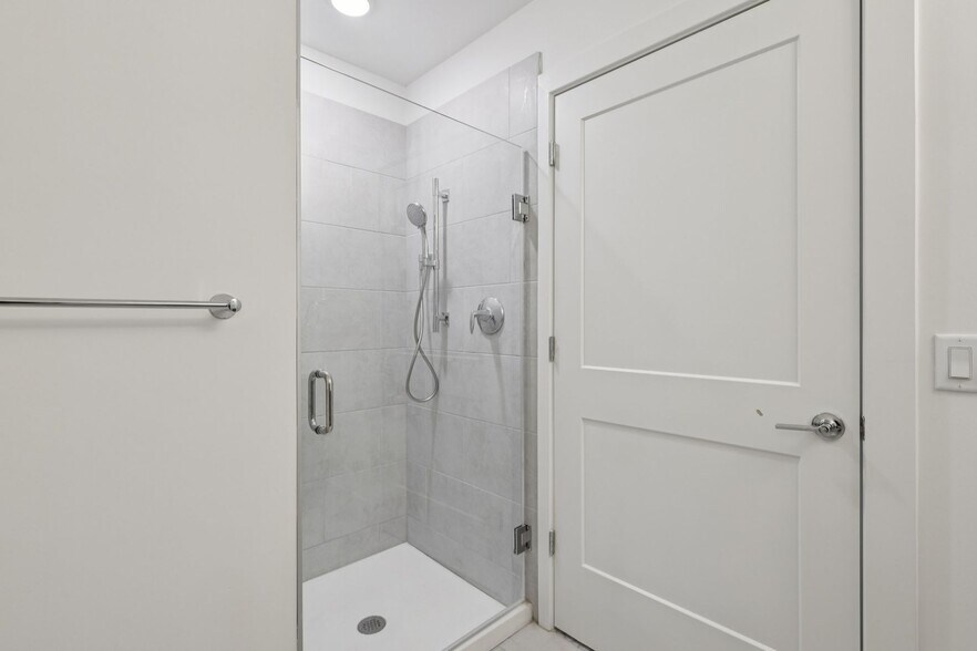 More Photos Of 10 W Westfield Ave W, Roselle Park Apartments For Lease
