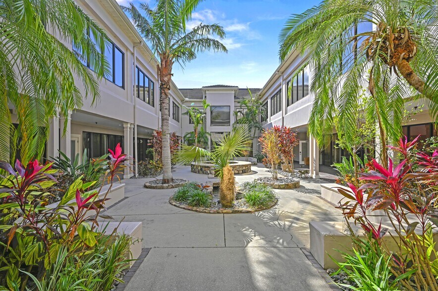 More Photos Of 2803 Fruitville Rd, Sarasota Medical For Sale