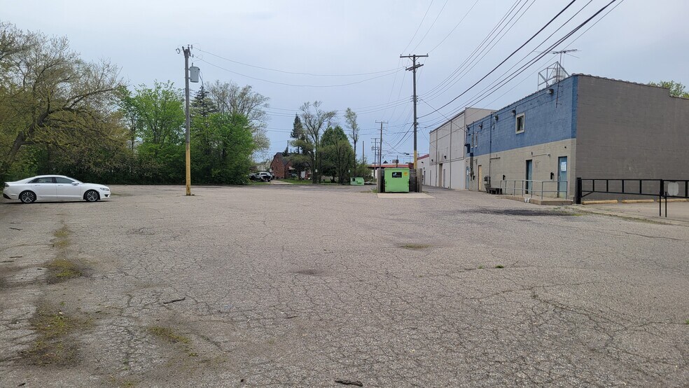 More Photos Of 27531 Grand River St, Livonia General Retail For Sale
