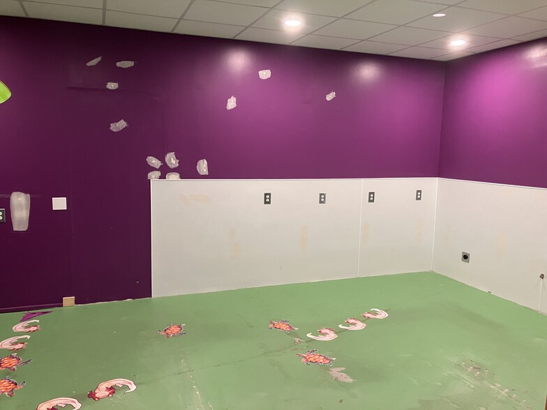 More Photos Of 909 Starkeys Aly, Wilmington Specialty For Lease