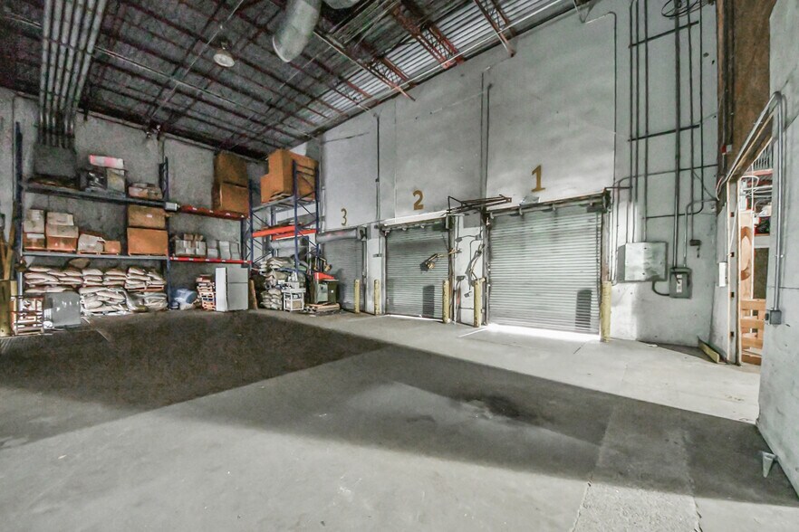 More Photos Of 12002 Southwest Fwy, Meadows Place Freestanding For Lease