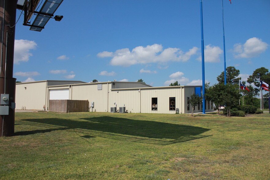 More Photos Of 4355 W Cardinal Dr, Beaumont Industrial For Lease