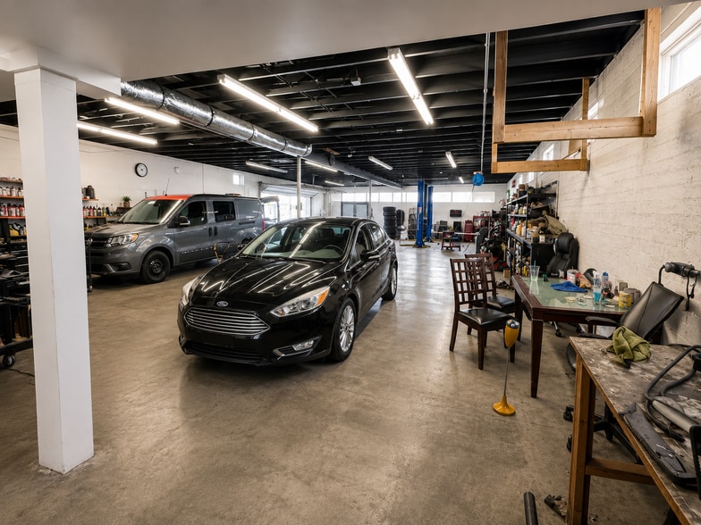 More Photos Of 906 E Broadway Rd, Phoenix Warehouse For Sale